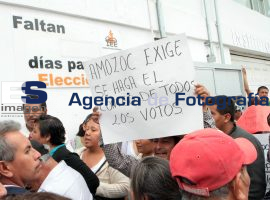 Habitantes de distintos municipios exigen voto por voto - ES imagen agencia de fotografía