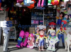 Para las coorporaciones, las Piñatas son piratería  - ES imagen agencia de fotografía
