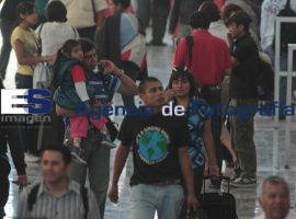 Vacacionistas Central de Autobuces de Puebla - ES imagen agencia de fotografía