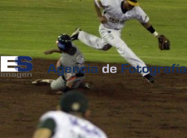 Beisbol Pericos Vs Leones - ES imagen agencia de fotografía
