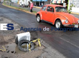 Intransitable la 14 sur por baches - ES imagen agencia de fotografía