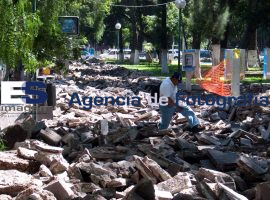 Obras en el Paseo Bravo ponen en peligro a peatones  - ES imagen agencia de fotografía