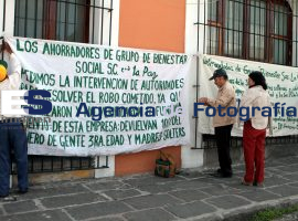 Protestan ahorradores de Bienestar Social La Paz - ES imagen agencia de fotografía