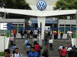 Cambio de Turno Trabajadores VW - ES imagen agencia de fotografía