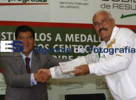 Entrega de estìmulos a deportistas  - ES imagen agencia de fotografía