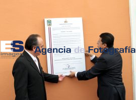 Colocan Bando Solemne - ES imagen agencia de fotografía