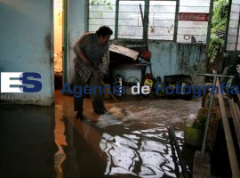 Inundaciones en la colonia Independencia  - ES imagen agencia de fotografía