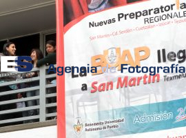 Entran a clases miles de alimnos de licenciatura - ES imagen agencia de fotografía