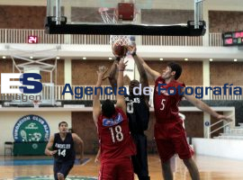 Se enfrentan Ángeles vs Águilas en baloncesto - ES imagen agencia de fotografía