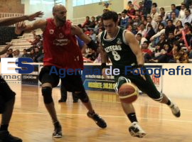 Se enfrentan Aztecas vs Halcones en baloncesto - ES imagen agencia de fotografía