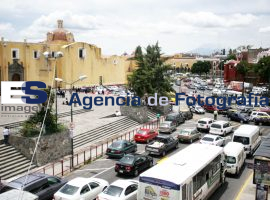 Tráfico en regreso a clases  - ES imagen agencia de fotografía