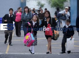 Regreso a Clases Estudiantes Nivel Básico - ES imagen agencia de fotografía