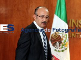 Llega Luis Zamora al IFE - ES imagen agencia de fotografía