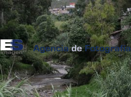 Viviendas en las Margenes del Rio Alseseca - ES imagen agencia de fotografía