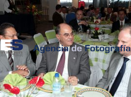 Preparan 11,000 chiles en nogada en la VW - ES imagen agencia de fotografía