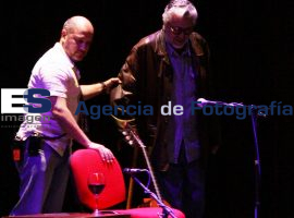 Facundo Cabral en concierto - ES imagen agencia de fotografía