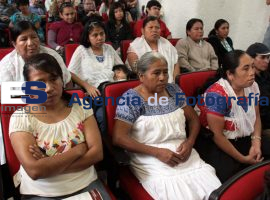Entrega de premios a artesanos de Puebla - ES imagen agencia de fotografía