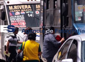 Transportistas piden aumento de pasaje a $8.00 - ES imagen agencia de fotografía