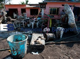 Limpieza Tras la Inundación La Antigua Veracruz - ES imagen agencia de fotografía