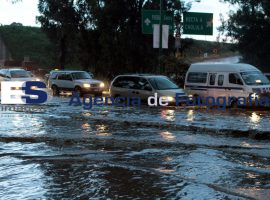 Desborda el Rabanillo y cierra parcialmente Forjadores - ES imagen agencia de fotografía