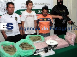 Detienen a tres sujetos con 18 kilos de mariguana - ES imagen agencia de fotografía