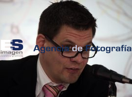 Jonas Trolle  UIA - ES imagen agencia de fotografía