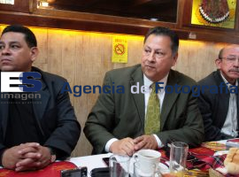 Padres de familia rechazan el alza en el pasaje  - ES imagen agencia de fotografía