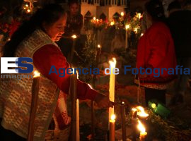 Velada en el panteón, Tlacotepc de Benito Juárez - ES imagen agencia de fotografía