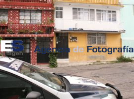 Encuentra a un hombre muerto y amordazado - ES imagen agencia de fotografía