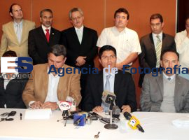 Se reune Eduardo Rivera con empresarios y rectores - ES imagen agencia de fotografía