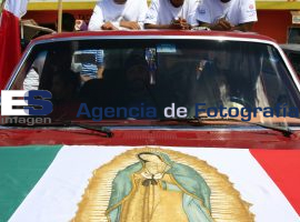 Reciben poblanos a la antorcha guadalupana - ES imagen agencia de fotografía