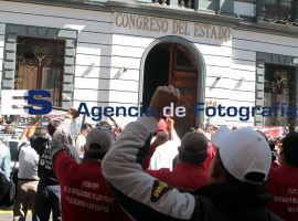 Se manifiestan extrabajadores del SME - ES imagen agencia de fotografía