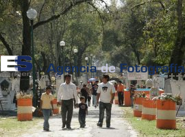 Panteón Municipal Listo para Dia de Muertos - ES imagen agencia de fotografía