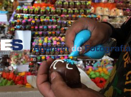 Compras de Día de Muertos - ES imagen agencia de fotografía