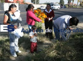 Ofrendas de Muertos Dia de Accidentados - ES imagen agencia de fotografía