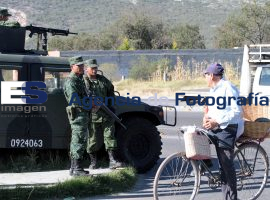 Resguardan militares y policías HospiAl de Tepeaca por visita de Calderón - ES imagen agencia de fotografía