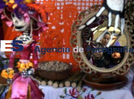 Ofrendas en el Zócalo de la Ciudad - ES imagen agencia de fotografía