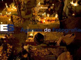 Velación Dia de Muertos en Acatlán de OsorioVelación "Dia de Muertos" Acatlán de Osorio - ES imagen agencia de fotografía
