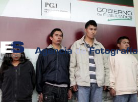 Presenta PGJ a presuntos ladrones de autos - ES imagen agencia de fotografía