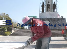 Dan mantenimiento a monumento a los Hermanos Serdán - ES imagen agencia de fotografía