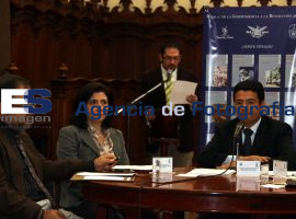 Devela Alcalá Placa del Primer Club Antirreleccionista - ES imagen agencia de fotografía