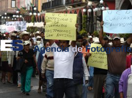 Manifestación frente al Museo de la Revolución - ES imagen agencia de fotografía
