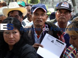 Reunión de Ex Braceros en el Zócalo - ES imagen agencia de fotografía