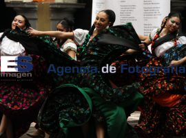 Danza Folklórica en la Casa de la Cultura - ES imagen agencia de fotografía