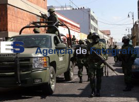 Resguardan militares la SIEDO, donde mantienen a presunto Zeta - ES imagen agencia de fotografía