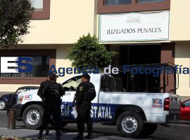 Policía custodia 4° Juzgado - ES imagen agencia de fotografía