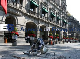 Cambian piso del zócalo - ES imagen agencia de fotografía