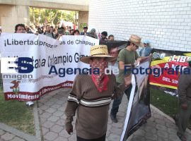 Globalifóbicos se reunen en la Iberoamericana en su camino a Cancún - ES imagen agencia de fotografía