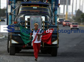 Peregrinos Viajan Rumbo a la Basílica de Guadalupe - ES imagen agencia de fotografía