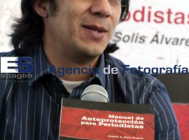 Presentan Manuel de autoprotección para periodistas - ES imagen agencia de fotografía